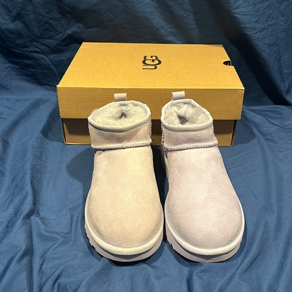 UGG- W Classic Ultra Mini, SBLS, 6 women QS - Picture 2 of 5